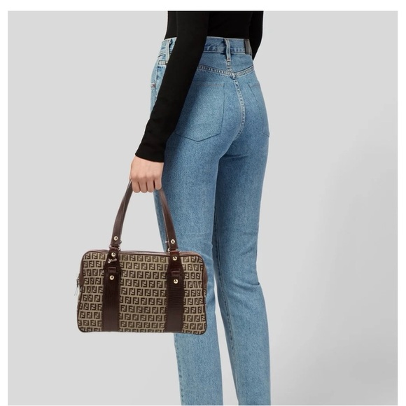 Fendi Shoulder Bag VINTAGE EXCELLENT CONDITION

AUTHENTIC - Picture 3 of 13